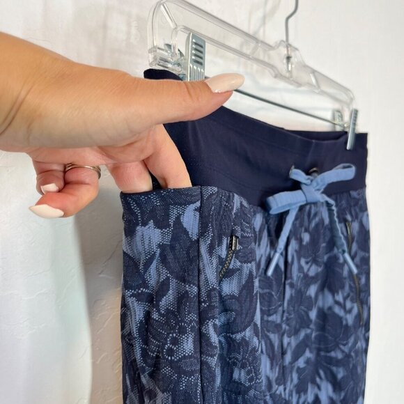 Athleta Trekkie North Jogger Ethereal Bloom flower print Size 6 Navy Blue nylon - Picture 6 of 11